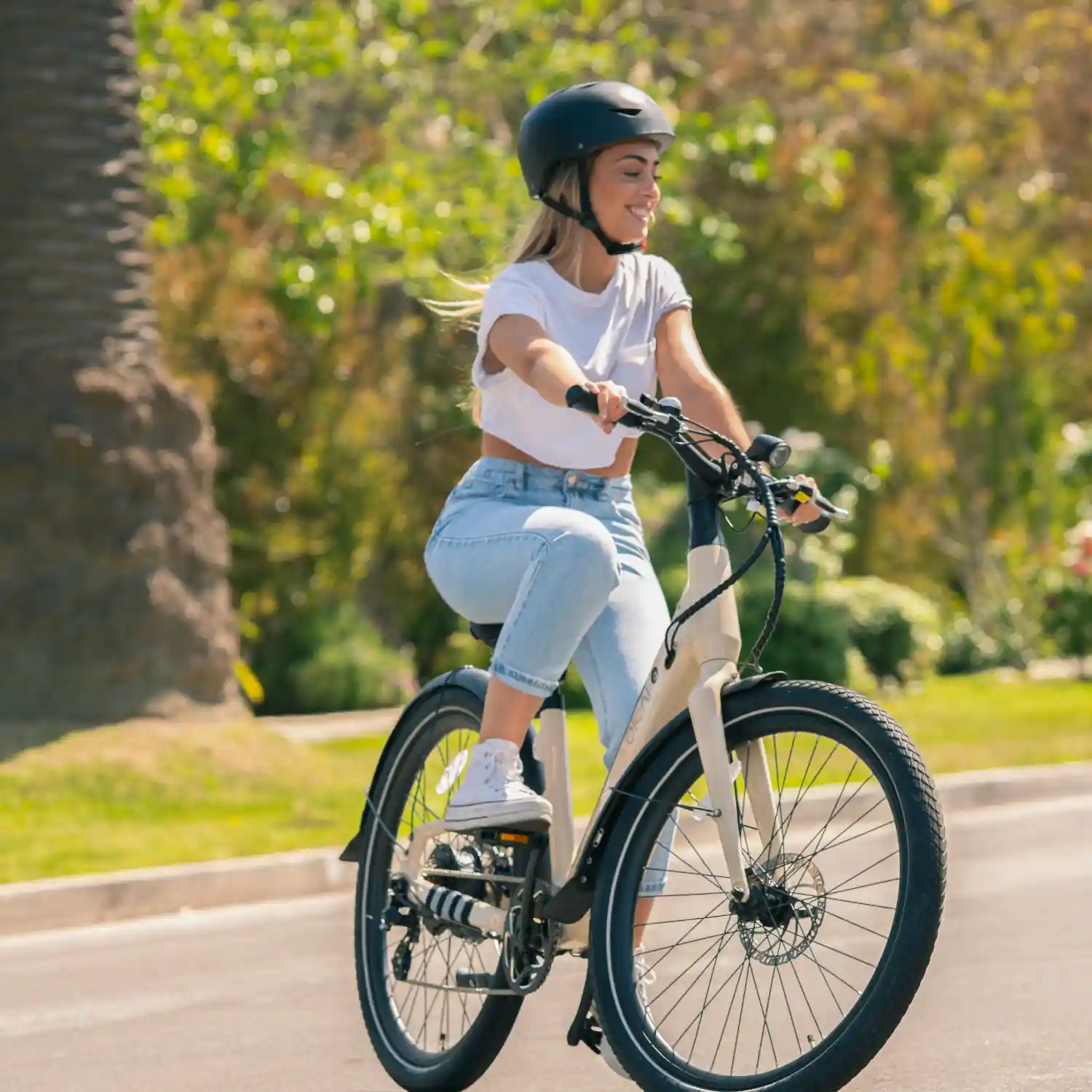 Clearance Sale- ONLY ONE LEFT-Stride EB40 eBike White - Image 3